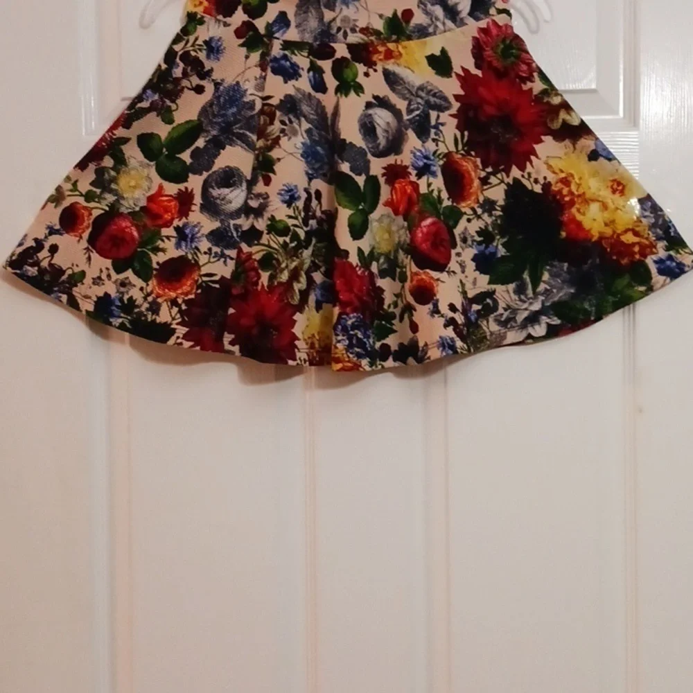 i JOAH Sugar + Lips Skirt Foral SZ.MEDIUM - Picture 6 of 9